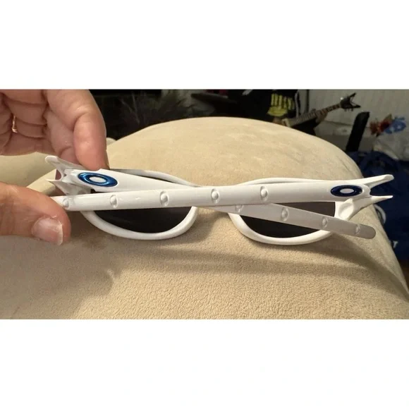 Oakley Four White Blue Iridium Lenses Vintage Oakley White and Blue Sunglasses - Picture 5 of 9